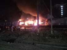 ठाण्यात लोकलला आग, एक डबा जळून खाक