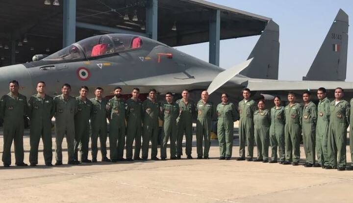 31 स्वार्डन लॉयन यांच्याकडे संरक्षण मंत्र्यांच्या उड्डाणाची जबाबदारी होती. नुकतंच निर्मला सीतारमण यांनी आयएनएस विक्रमादित्यवर मिग-29 या विमानातून उड्डाण केलं होतं. 