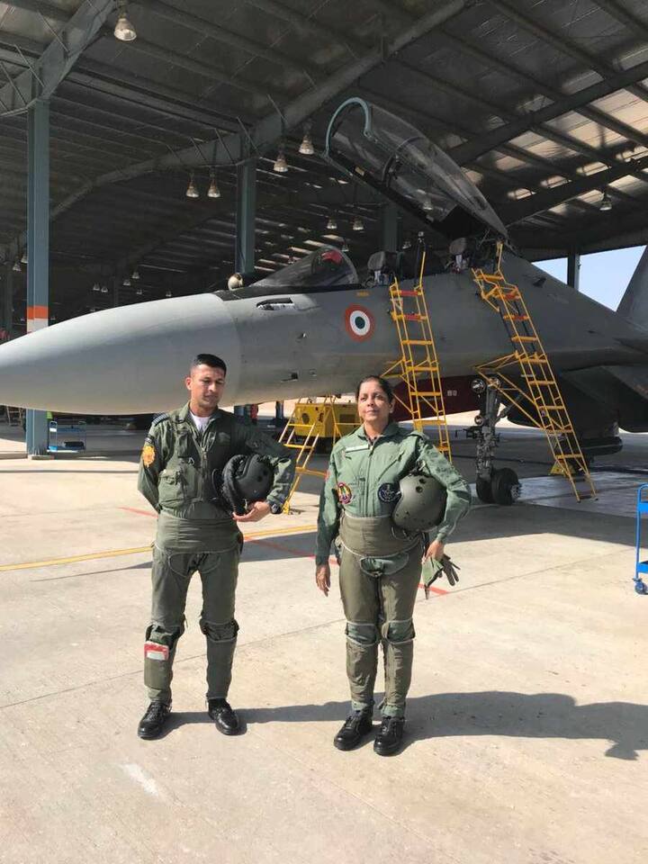  सुखोई-30 एमएकेआय या विमानाला एयफोर्समध्ये मानाचं स्थान आहे. भारताकडे 2020 पर्यंत तब्बल अशी 270 विमानं असतील. मिग-21 आणि मिग 27 यांच्या जागी ही लढाऊ विमानं घेतील. 