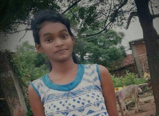 ट्यूशनला निघालेल्या 22 वर्षीय तरुणीचा मृतदेह वैनगंगेत आढळला Bhandara : 22 years old girl’s dead body in Vainganga river latest update ट्यूशनला निघालेल्या 22 वर्षीय तरुणीचा मृतदेह वैनगंगेत आढळला