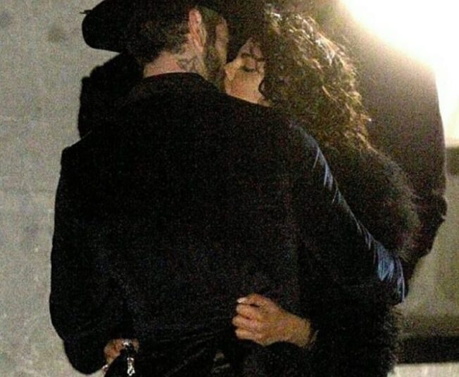 Priyanka chopra’s a passionate kiss with co star Alan Powell on New York streets प्रियांकाचा को-स्टारला पॅशनेट किस, फोटो व्हायरल