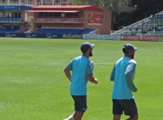 या काळात विराट आणि अजिंक्य रहाणे यांच्यात जवळपास 20 मिनिटे चर्चाही झाली.