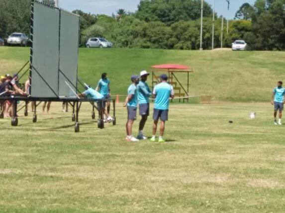 अजिंक्य रहाणे भारतीय संघाचा उपकर्णधारही आहे आणि उपकर्णधारालाच सलग दोन सामन्यांमध्ये संधी न मिळण्याची ही पहिलीच वेळ आहे.