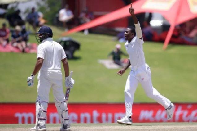 पहिल्या दोन सामन्यांमध्ये विराटने अजिंक्य रहाणेच्या जागी रोहित शर्माला संधी दिली होती. मात्र फलंदाजीमध्ये तो पूर्णपणे अपयशी ठरला.