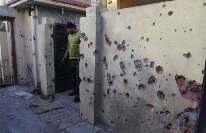 ceasefire violation by Pakistan in Mendhar sector of Poonch Jammu And Kashmir पूजा सुरु असताना घरात बॉम्ब पडला, जम्मूत पाककडून गोळीबार