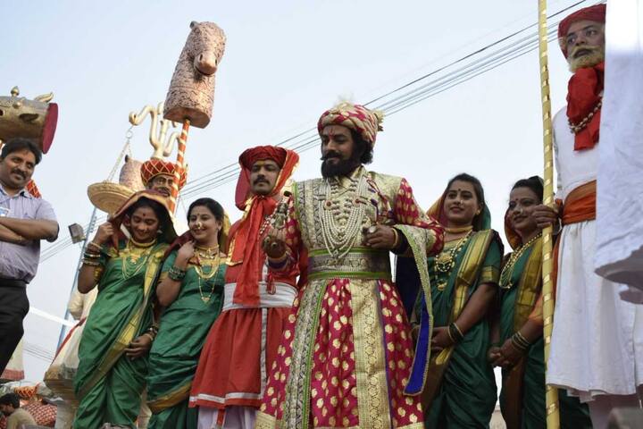 नवी दिल्ली : यंदा प्रजासत्ताक दिनाच्या परेडसाठी राजपथावर छत्रपती शिवरायांच्या राज्याभिषेकाचा सोहळा अवतरणार आहे. 