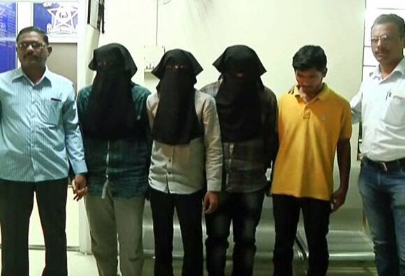 रिक्षा परमिट, बॅचसाठी बनावट कागदपत्रे बनवणारी टोळी अटकेत