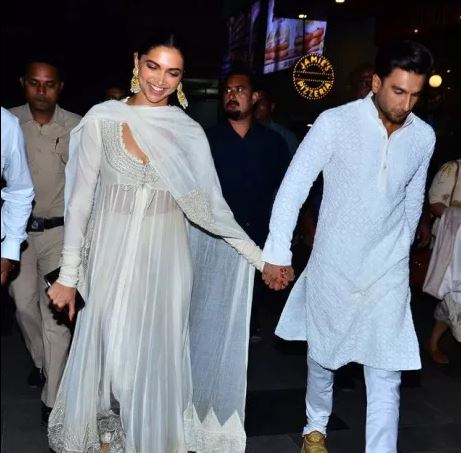 अभिनेत्री दीपिका पादूकोण आणि रणवीर सिंह 'पद्मावत'च्या स्क्रिनिंगला एकत्रितपणे हजर होते. हा सिनेमा 25 जानेवारी रोजी रिलीज होणार आहे.