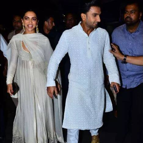 हातात हात धरुन आलेल्या या जोडीने सर्वांचं लक्ष वेधून घेतलं. दोघांनी घातलेले पांढऱ्या रंगाचे कपडेही चर्चेचा विषय होते.