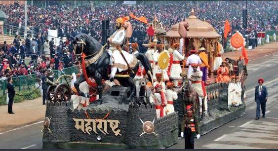 महाराष्ट्राने यावर्षी शिवराज्याभिषेकाचा चित्ररथ साकारला होता.