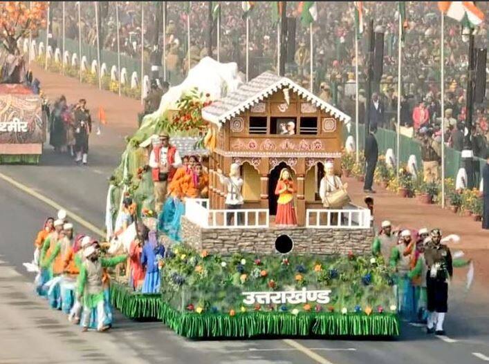उत्तराखंडने ग्रामीण पर्यटनावर चित्ररथ साकारण्यात आला होता.