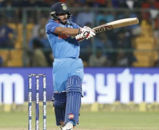 टीम इंडियाचा ऑलराऊंडर खेळाडू केदार जाधवची बेस प्राईस 2 कोटी रुपये होती. चेन्नईने त्याला 7.80 कोटी रुपयांमध्ये खरेदी केलं.