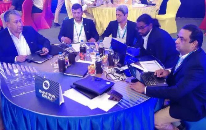 राजस्थान रॉयल्सनेच बेन स्टोक्सवर सर्वाधिक साडे बारा कोटींची बोली लावली होती. त्यानंतर साडे अकरा कोटींमध्ये जयदेव उनाडकटला खरेदी केलं. जयदेव उनाडकट गेल्या वर्षी झालेल्या श्रीलंकेविरुद्धच्या टी-20 मालिकेत चमकला होता. त्याचा त्याला या आयपीएलमध्येही फायदा झाला.