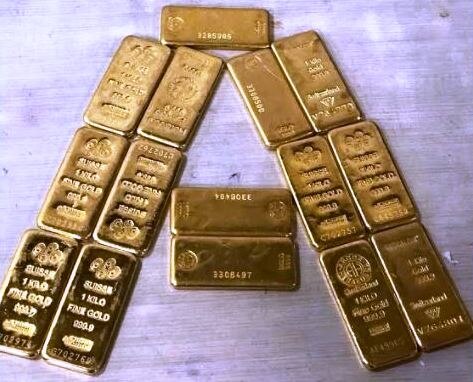 15 kg gold worth Rs 4.5 crore seized at Mumbai airport मुंबई विमानतळावर 15 किलो सोन्याची बिस्किटं जप्त!