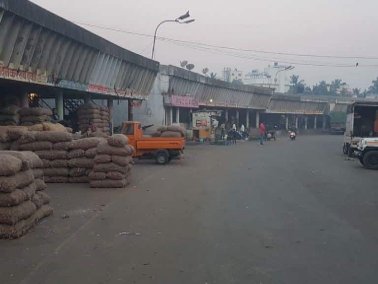 mathadi workers strike in maharashtra latest marathi news updates राज्यातील माथाडी कामगारांचा एक दिवसाचा लाक्षणिक संप