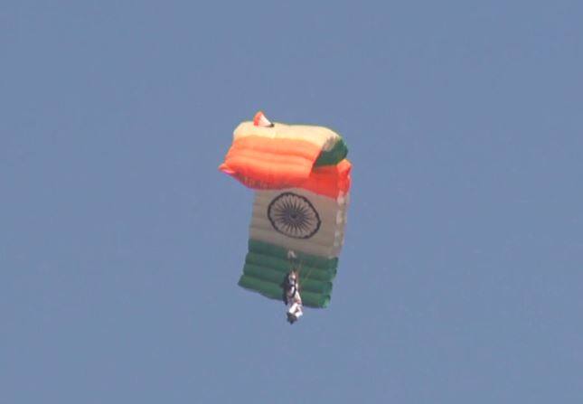 पाहा आणखी फोटो...