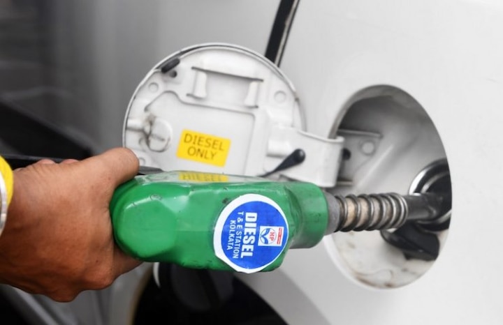 How much do you pay to government on one litre petol and diesel Petrol and Diesel price: तुम्ही एक लिटर पेट्रोल-डिझेल भरता, तेव्हा सरकारच्या तिजोरीत किती रुपयांची भर पडते?