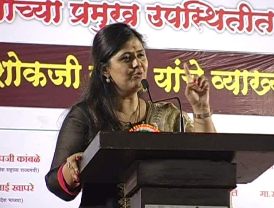 Pankaja munde’s reply to Dhananjay munde for statement on late leader Gopinath munde ... तर ते आमचं आम्ही पाहून घेऊ, पंकजांचं धनंजय मुंडेंना उत्तर