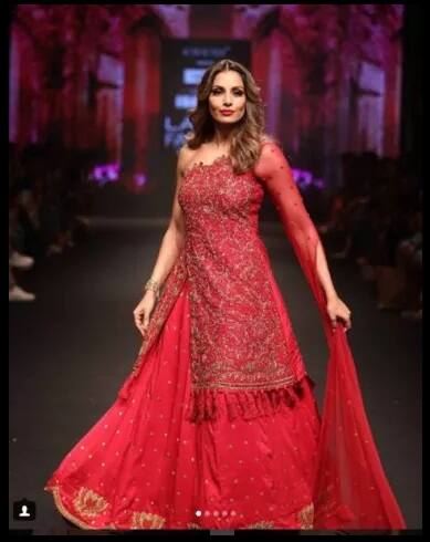  लॅक्मे फॅशन वीकमध्ये अभिनेत्री बिपाशा बासूचा रॅम्प वॉक 