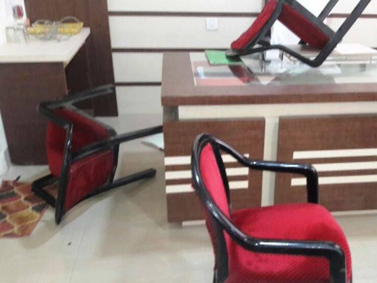 औरंगाबादेत प्रहार संघटनेची तोडफोड, गटविकास अधिकाऱ्यांनाही मारहाण prahar sanghatana todfod in aurangabad latest marathi news updates औरंगाबादेत प्रहार संघटनेची तोडफोड, गटविकास अधिकाऱ्यांनाही मारहाण