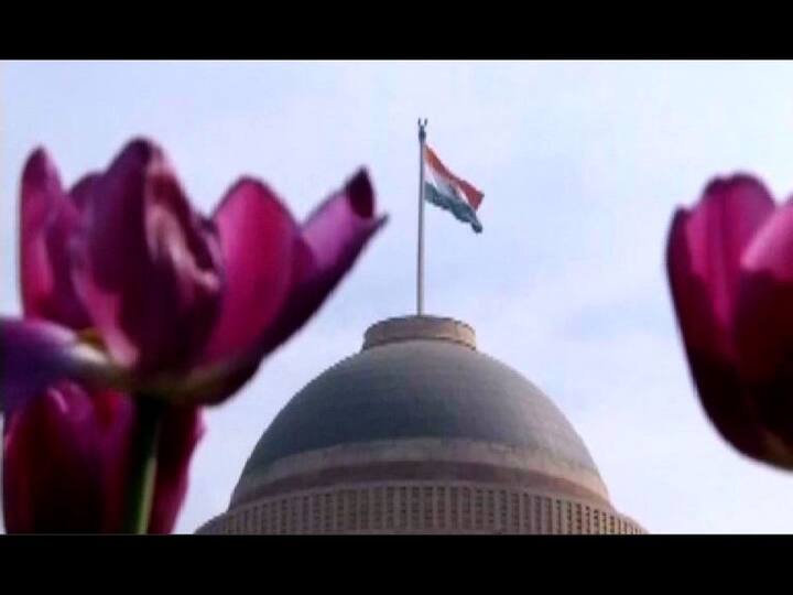 9 मार्चपर्यंत सकाळी 9.30 वाजल्यापासून दुपारी 4 वाजेपर्यंत तुम्ही मुघल गार्डनमधली रंगीबेरंगी फुलं डोळे भरुन पाहू शकाल. राष्ट्रपती रामनाथ कोविंद यांनी परवाच उद्यानोत्सवाचं उद्घाटन केलं.