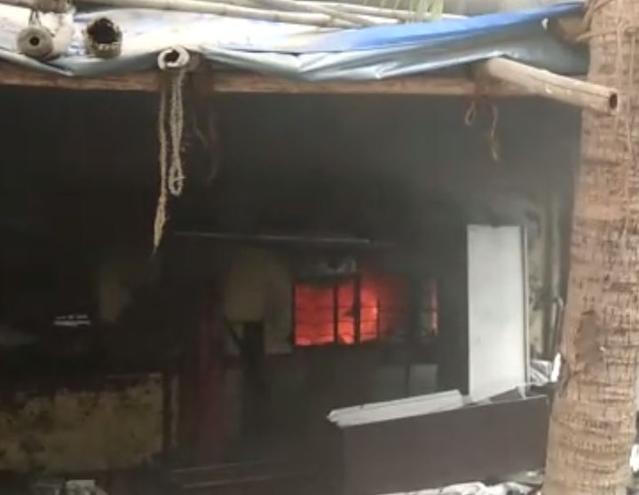 Mumbai : Fire in Goregaon’s Italian Industrial Estate latest update मुंबईत गोरेगावातील गोदामात आग, 15 जणांची सुटका