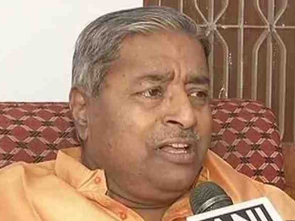 Muslims should not even be living in this country, says BJP MP Vinay Katiyar latest update मुस्लिमांनी भारतात राहू नये, भाजप खासदार विनय कटियारांचं वक्तव्य