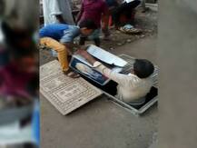 फळ-भाज्यांच्या पेट्या गटारात, फेरीवाल्यांचा मुंबईकरांच्या आरोग्याशी खेळ