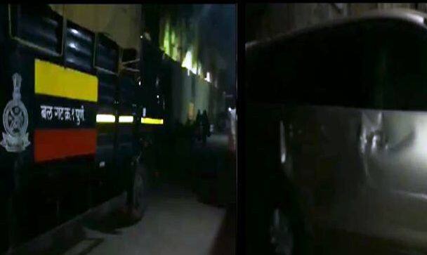 पोलिसांच्या गाडीत वऱ्हाड, मद्यधुंद चालकाची रस्त्यावरील वाहनांना धडक police van hits 7 to 8 vehicles on road in pune latest marathi news updates पोलिसांच्या गाडीत वऱ्हाड, मद्यधुंद चालकाची रस्त्यावरील वाहनांना धडक