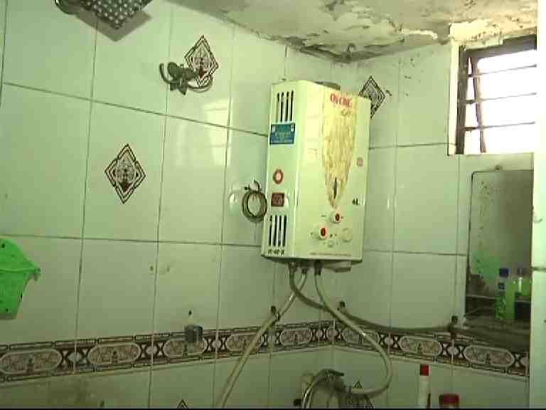 ex officer died in gas geyser blast in nagpur नागपुरात गॅस गिझरच्या स्फोटात सेवानिवृत्त अधिकाऱ्याचा मृत्यू