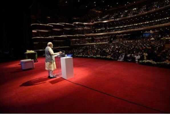 PM Narendra Modi inaugurates first Hindu Mandir in Abudhabi latest update पंतप्रधान मोदींच्या हस्ते अबुधाबीत पहिल्या हिंदू मंदिराचं भूमिपूजन