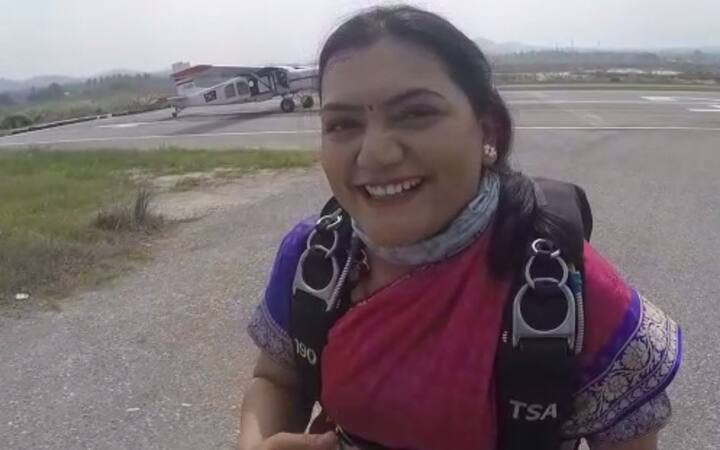 शीतल महाजन यांनी स्काय डायव्हिंग या साहसी खेळामध्ये आजवर 17 राष्ट्रीय आणि 6 जागतिक विक्रमही रचले आहेत.