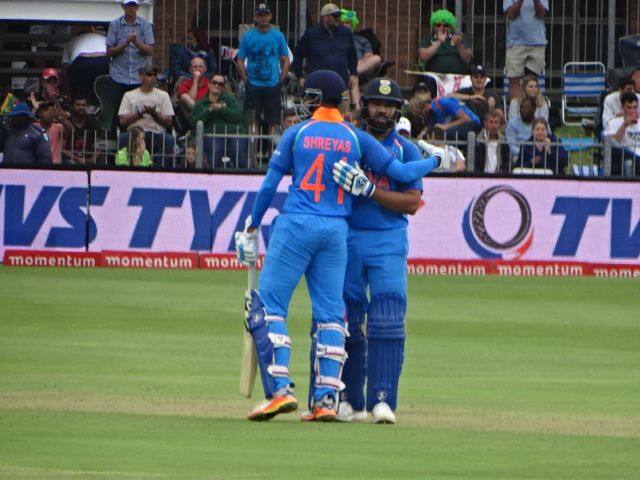 रोहितने शिखर धवनच्या साथीने 48 धावांची सलामी दिली. मग त्याने विराट कोहलीच्या साथीने दुसऱ्या विकेटसाठी 105 धावांची आणि श्रेयस अय्यरच्या साथीने चौथ्या विकेटसाठी 60 धावांची भागीदारी रचली.