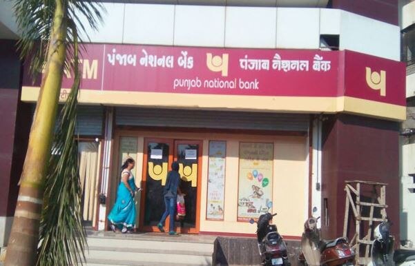 Punjab National Bank reports $1.8 Billion fraud in a Mumbai Branch latest update पंजाब नॅशनल बँकेच्या मुंबईतील शाखेत 11 हजार कोटींचा गैरव्यवहार