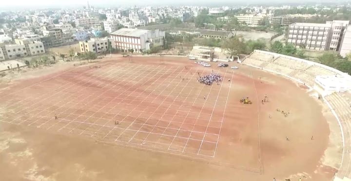 मंगेश निपाणीकर व त्यांच्या टीमने या रांगोळीसाठी तब्बल ५० हजार किलो विविध रंगाचा वापर केला.