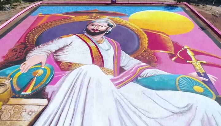 यापूर्वी गिनीज बुक ऑफ वर्ल्ड रेकॉर्डमध्ये १० हजार चौरस फूट जागेवर रांगोळी साकारण्यात आल्याचा विक्रम नोंद आहे. मात्र, क्रीडा संकुलाच्या मैदानावर साकारण्यात आलेली ही रांगोळी तब्बल अडीच एकर म्हणजेच १ लाख चौरस फूट जागेत साकारण्यात आलेली आहे.
