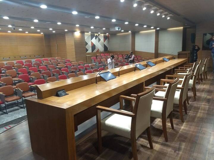 या कार्यक्रमाला लालकृष्ण अडवाणी, राजनाथ सिंह यांच्यासह भाजपचे दिग्गज नेते उपस्थित होते. अवघ्या 16 महिन्यांत या पाच मजली अत्याधुनिक इमारतीचं काम पूर्ण करण्यात आलं आहे.