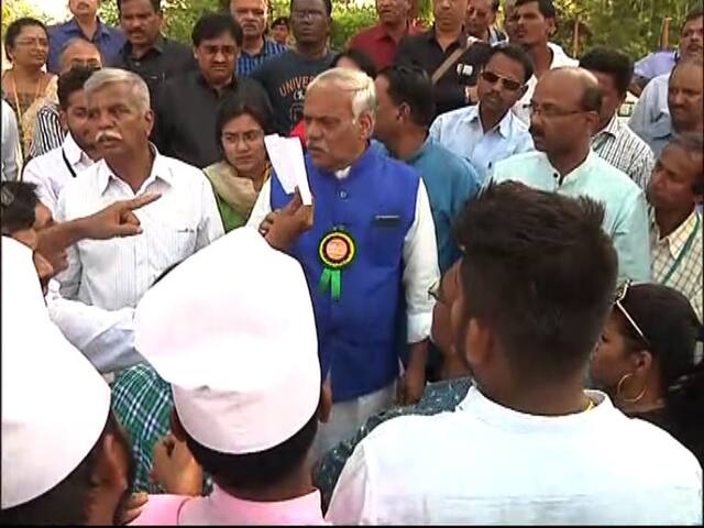 अ.भा. मराठी साहित्य संमेलनातील स्टॉल धारकांचे ठिय्या आंदोलन