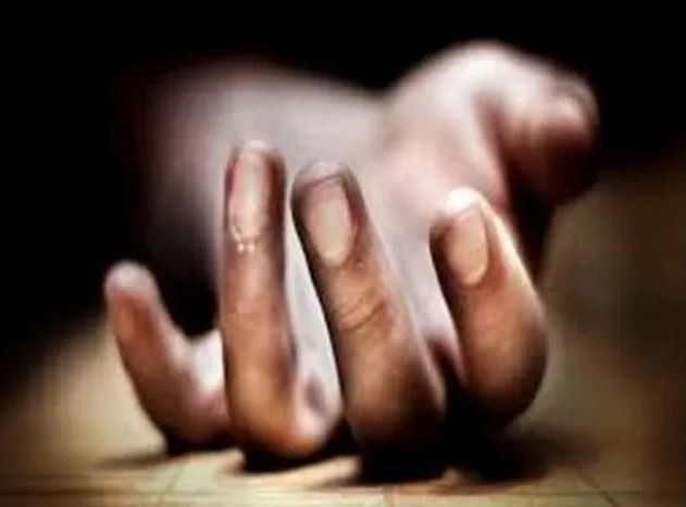 couple commit suicide with three years daughter in Solapur akkalkot सोलापुरात तीन वर्षांच्या मुलीसह दाम्पत्याची आत्महत्या