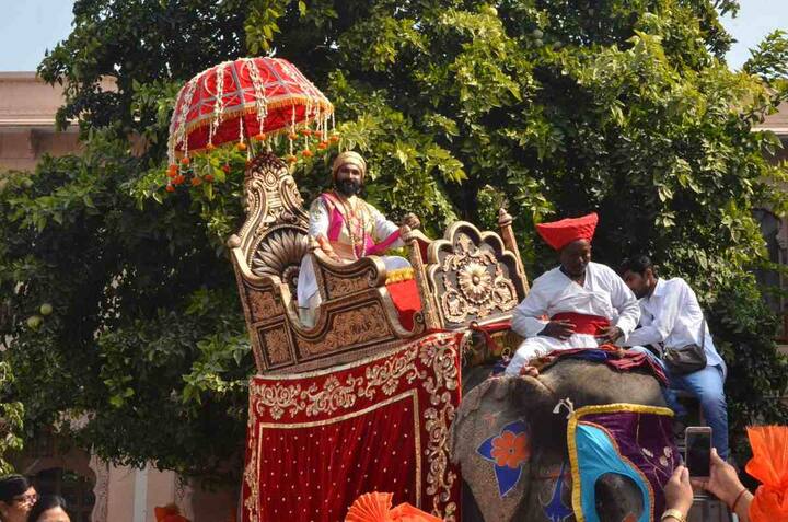 शोभायात्रेत पुण्याच्या 300 कलाकारांचं स्वराज्य ढोलपथक, 200 जणांची वारकरी दिंडी, 20 जणांचं शाहिरी पथक, 80 कलाकारांचे मर्दानी खेळ पथक, धनगरी ढोल पथक असा सगळा थाट असणार आहे. (फोटो सौजन्य : महाराष्ट्र परिचय केंद्र)