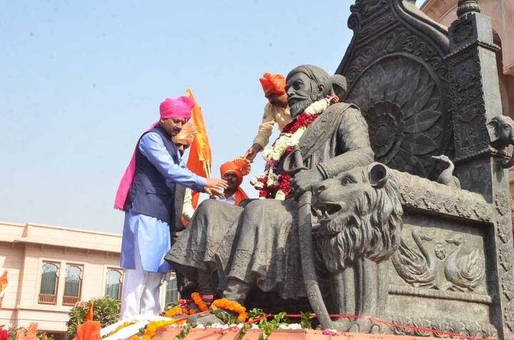 संध्याकाळी 6 वाजता शिवमूर्तीला अभिवादनाचा जो मुख्य कार्यक्रम होणार आहे, त्यासाठी राष्ट्रपती रामनाथ कोविंद, लष्करप्रमुख बिपीन रावत हे हजेरी लावणार असल्याची माहिती खासदार संभाजीराजे यांनी एबीपी माझाला दिली. (फोटो सौजन्य : महाराष्ट्र परिचय केंद्र)