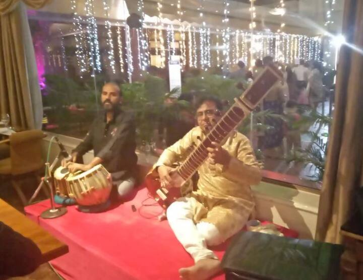 लाईव्ह ऑर्केस्ट्रामुळे तुमच्या डिनरची रंगत आणखीनच वाढते