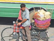 ... म्हणून अभिनेता हृतिक रोशन राजस्थानच्या रस्त्यांवर पापड विकतोय!