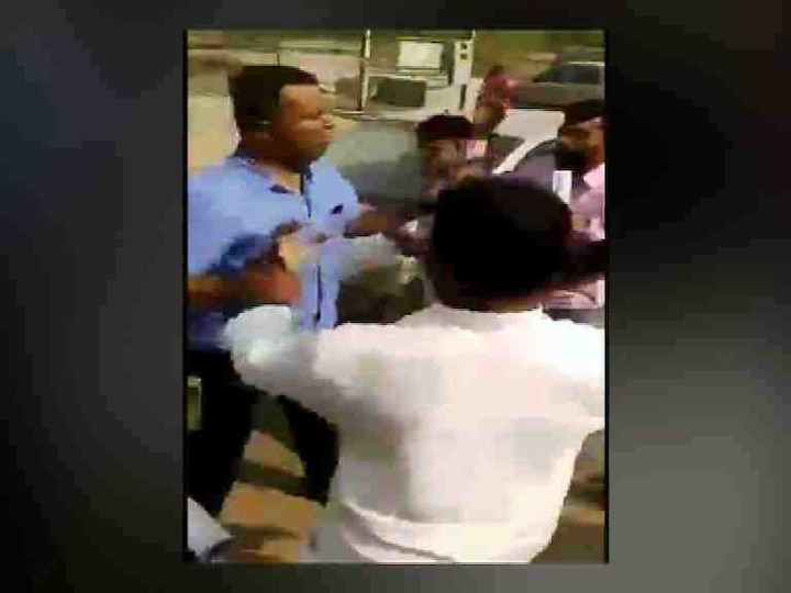 bdo beaten by unknown people in solapur latest marathi news updates सोलापुरात गटविकास अधिकाऱ्याला अज्ञातांची बेदम मारहाण