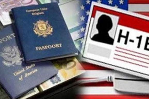 Trump Government Changes H1b Visa Rules Indian It Companies To Be Hit अमेरिकेत जाणं अधिक अवघड, एच-1 बी व्हिसाचे बदल अजून कडक