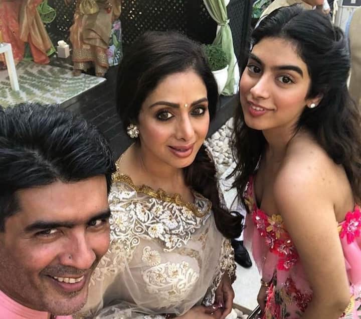 वयाच्या अवघ्या 54 व्या वर्षी दुबईत कार्डिअॅक अरेस्टने श्रीदेवी यांनी अखेरचा श्वास घेतला.