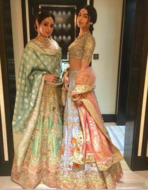 यावेळी पती बोनी कपूर आणि धाकटी मुलगी खुशी त्यांच्यासोबत दुबईत होते, तर मोठी मुलगी जान्हवी मुंबईत होती.