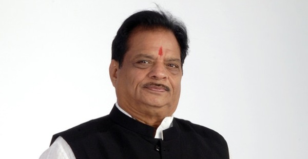 हकालपट्टीचं मीडियातून कळलं, काँग्रेस सोडणार नाही : चतुर्वेदी