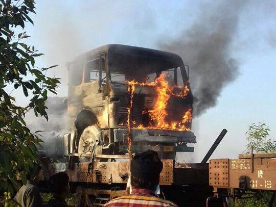 Fire at Roro Railway near Goa latest update धावत्या ‘रोरो’ रेल्वेतील ट्रकला भीषण आग