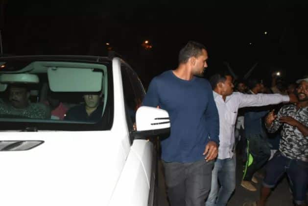 मुंबईतील विलेपार्ले येथील पवनहंस परिसरातील स्मशानभूमीत त्यांच्यावर अंतिम संस्कार केले जातील. त्याआधी अंधेरी येथील सेलिब्रेशन स्पोर्ट्स क्लबमध्ये श्रीदेवी यांच्या चाहत्यांना त्यांचं अंतिम दर्शन घेता येईल. 